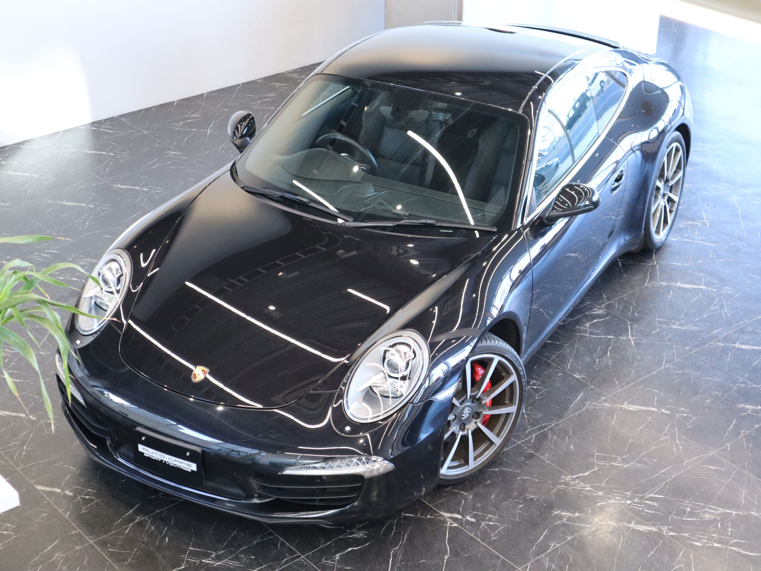 ポルシェ911カレラS（Type991.1）PDK<br>レザーインテリアパッケージ<br>スポーツクロノパッケージ<br>スポーツシートプラス<br>シートベンチレーション