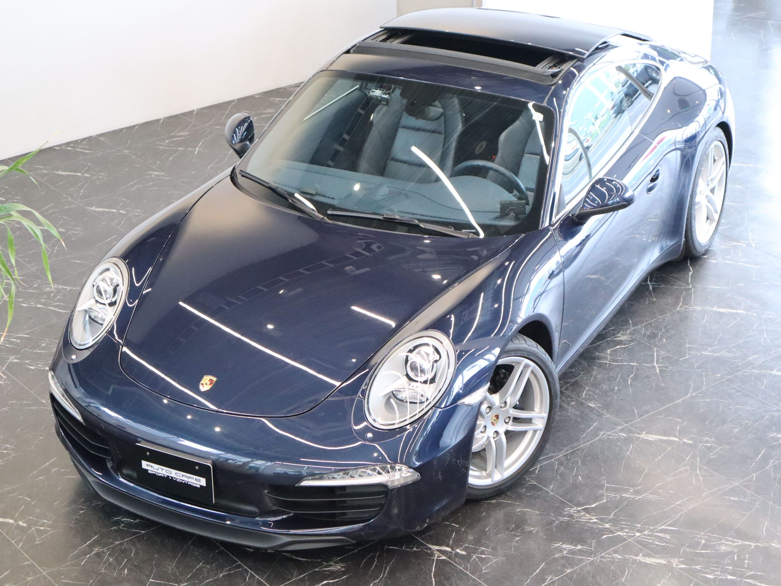 ポルシェ911カレラ（Type991.1）7MT<br>チルト/スライド式電動サンルーフ<br>スポーツクロノパッケージ<br>スポーツエグゾーストシステム<br>スポーツデザインステアリング