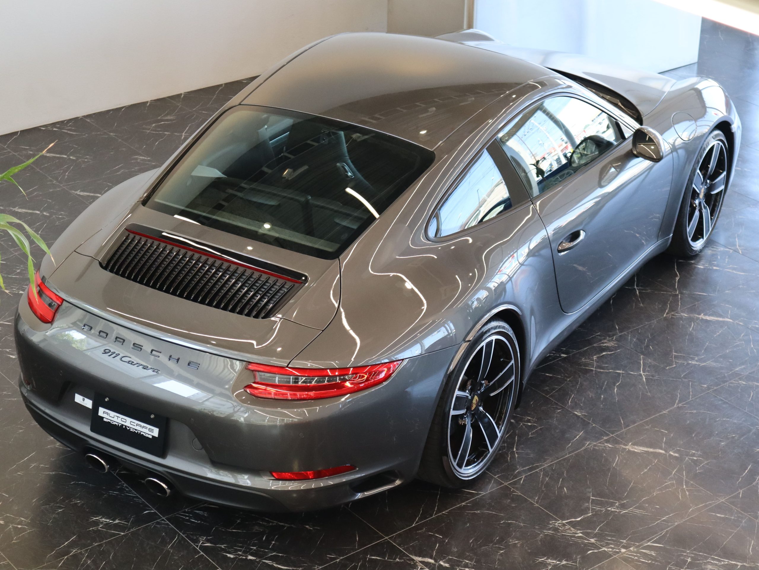 ポルシェ911カレラ（Type991.2）PDK<br>スポーツクロノパッケージ<br>スポーツエグゾーストシステム<br>エントリー＆ドライブシステム<br>LEDヘッドライト