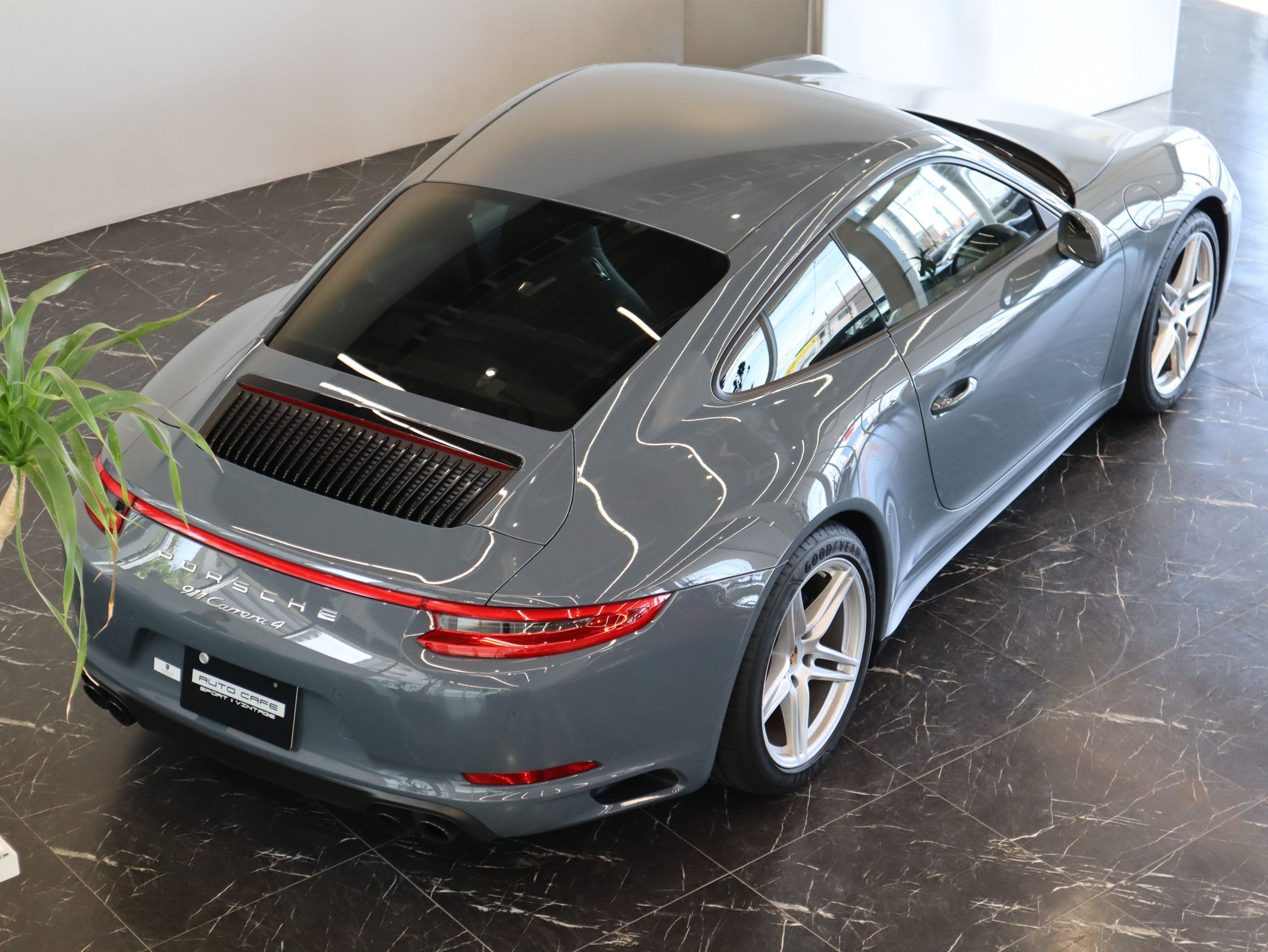 ポルシェ911カレラ4（Type991.2）PDK<br>スポーツクロノパッケージ<br>フロントアクスルリフトシステム<br>エントリー＆ドライブシステム<br>LEDヘッドライト