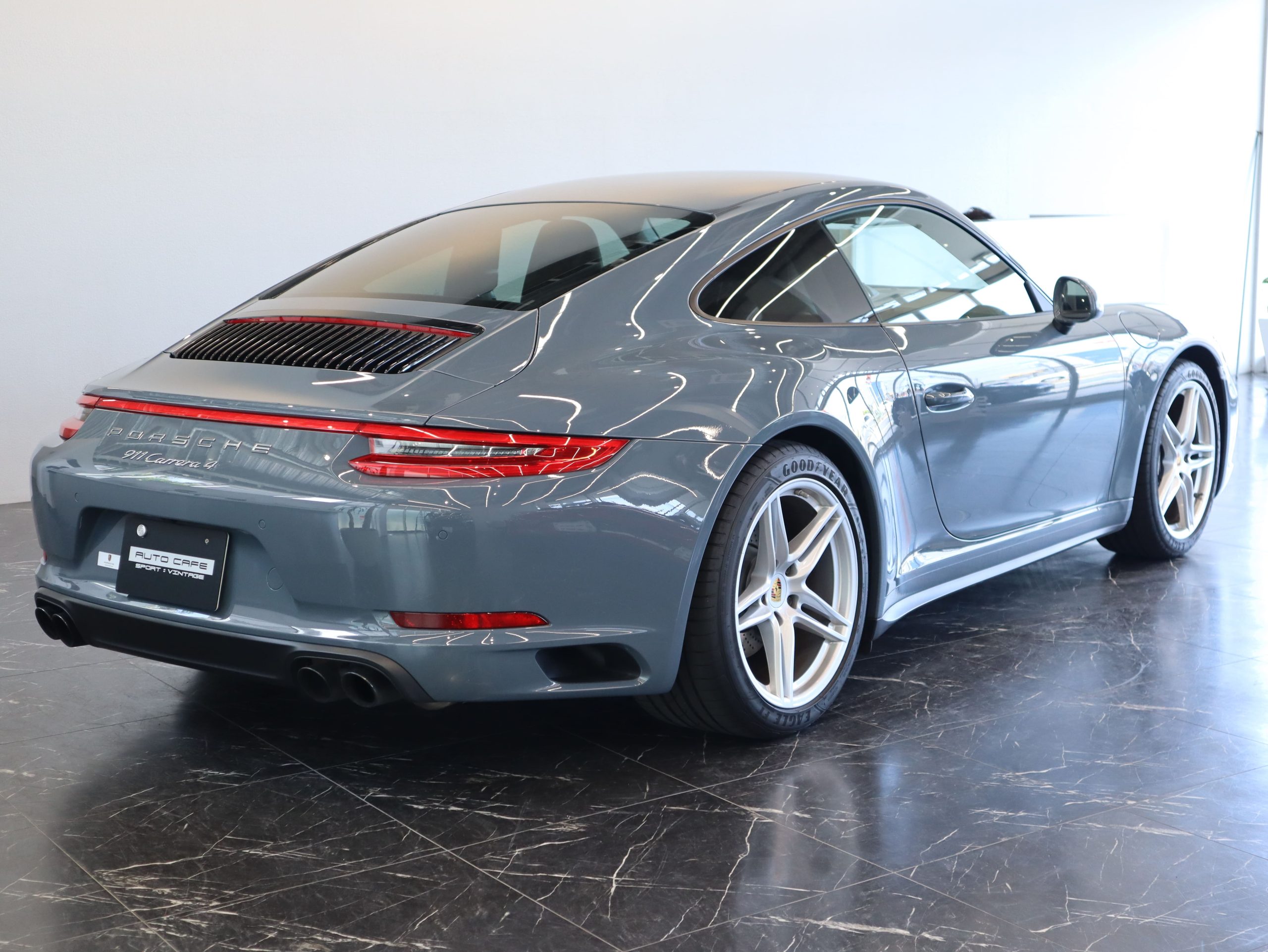 ポルシェ911カレラ4（Type991.2）PDK<br>スポーツクロノパッケージ<br>フロントアクスルリフトシステム<br>エントリー＆ドライブシステム<br>LEDヘッドライト