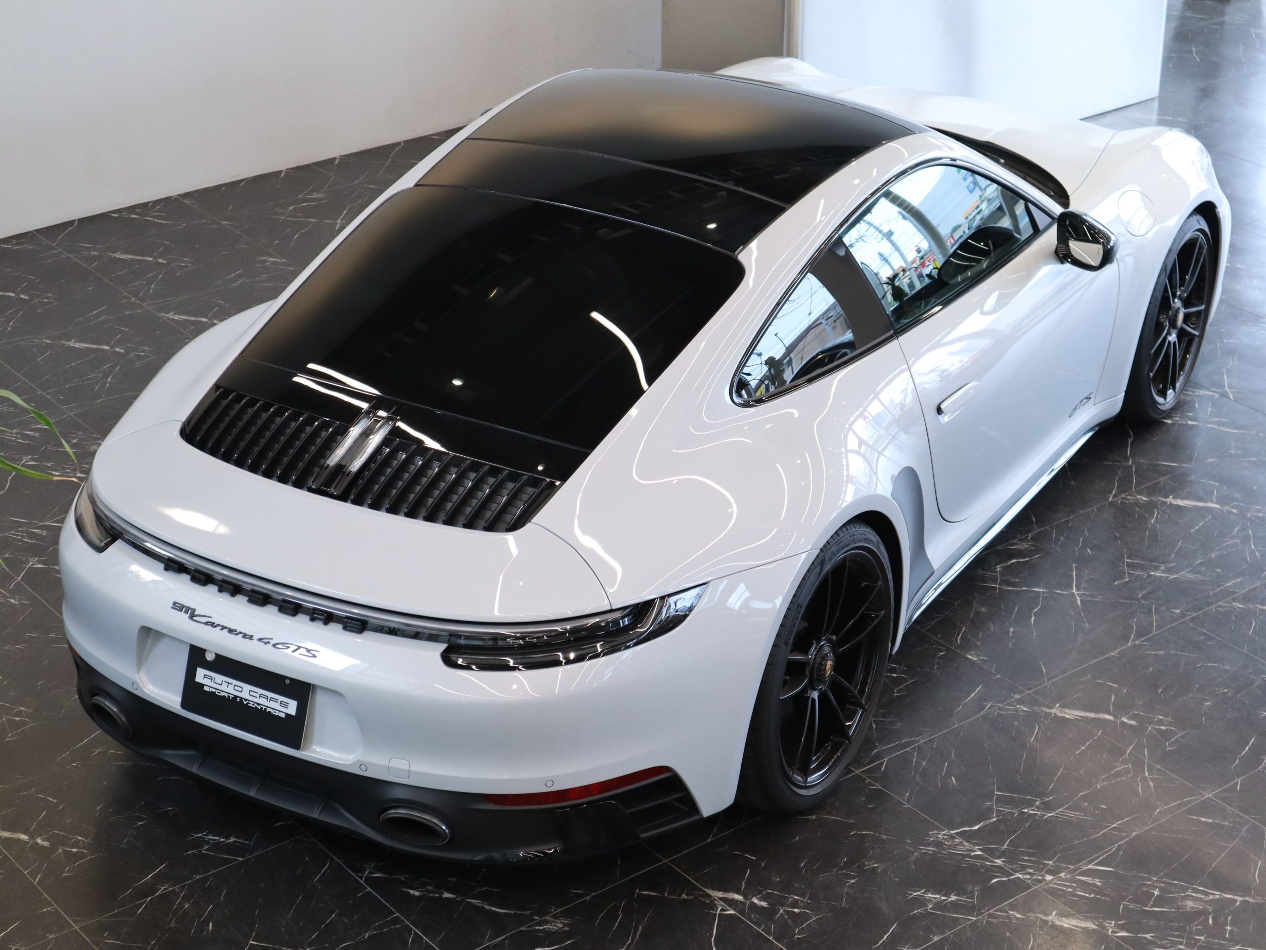 ポルシェ911カレラ4GTS（Type992）PDK<br>フロントアクスルリフトシステム<br>リアアクスルステアリング<br>GTS＆マットカーボンインテリアPKG<br>ハイグロスエクステリアPKG<br>チルト/スライド式電動ガラスサンルーフ