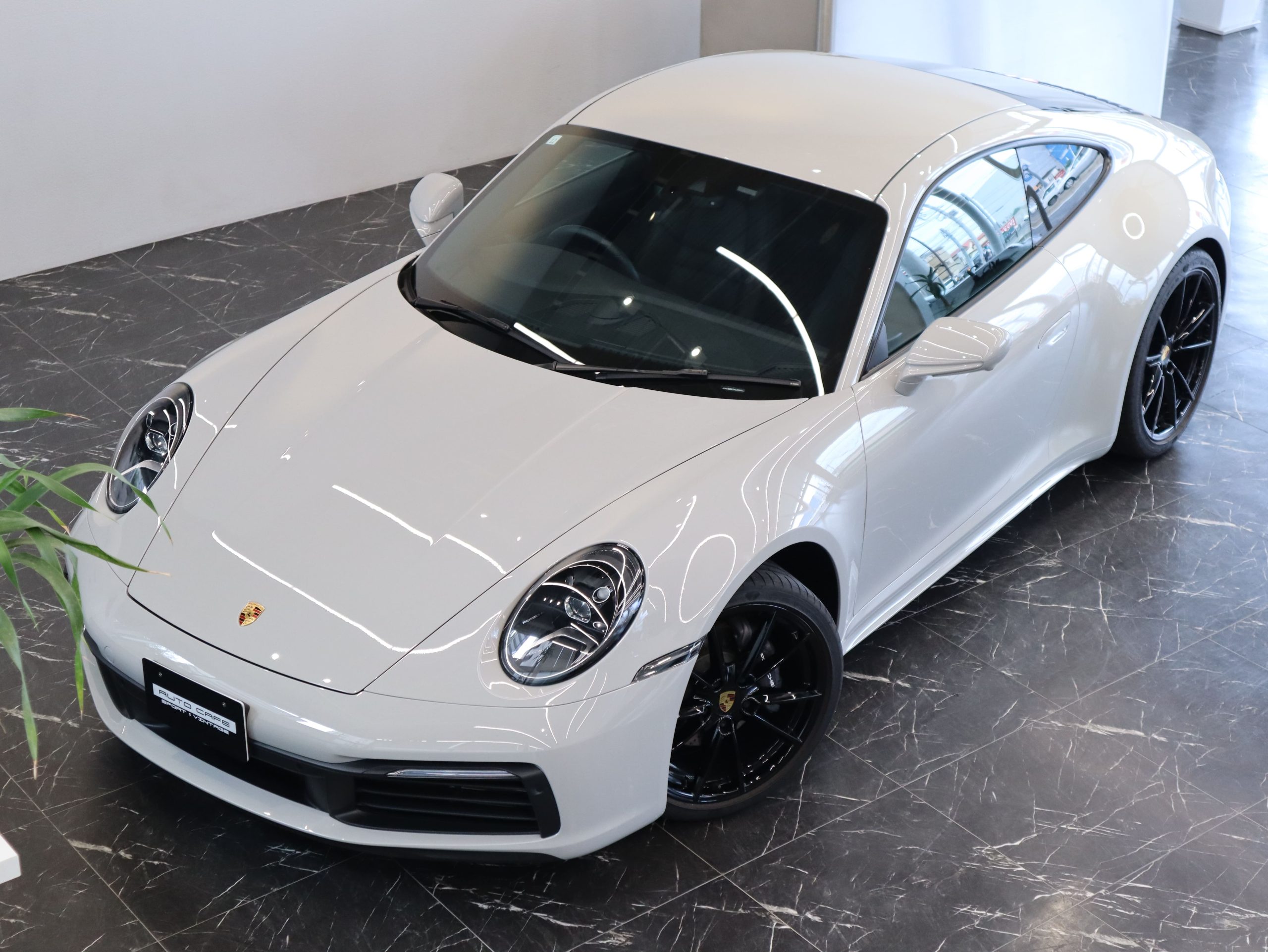 ポルシェ911カレラ（Type992）PDK<br>スポーツクロノパッケージ<br>スポーツエグゾーストシステム<br>PDLS Plus含むLEDヘッドライト<br>クレヨンカラー