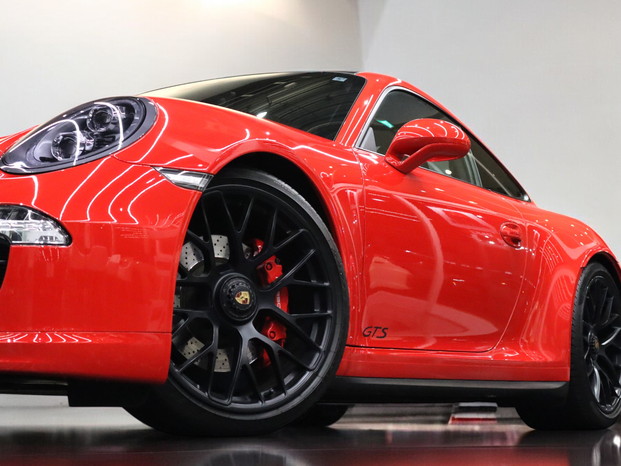 ポルシェ911カレラGTS（Type991.1）PDK<br>センターロック式ターボSホイール<br>スポーツエグゾーストシステム<br>LEDヘッドライト<br>GTSインテリア