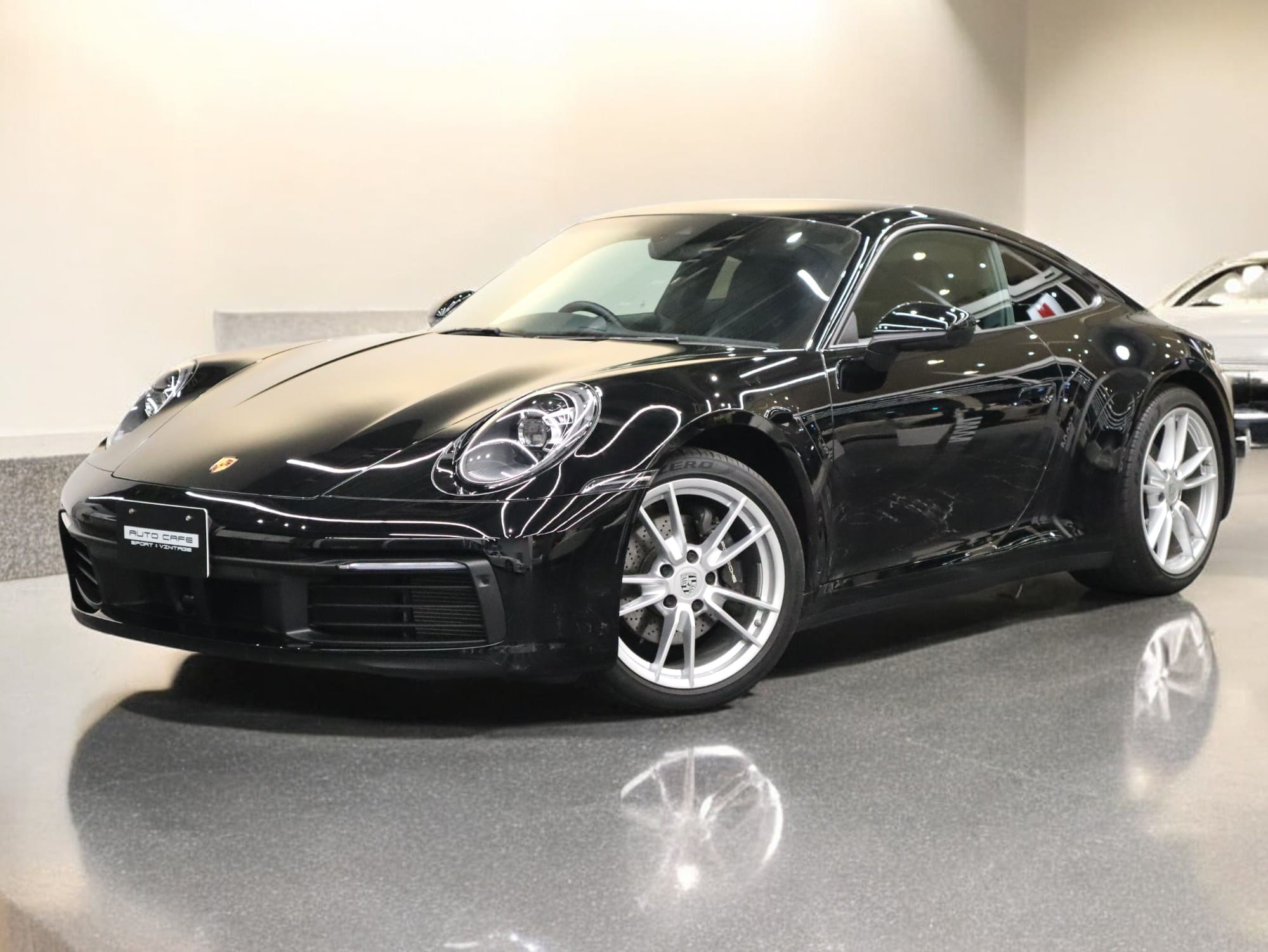 ポルシェ911カレラ（Type992）PDK<br>フロントアクスルリフトシステム<br>スポーツクロノパッケージ<br>スポーツエグゾーストシステム<br>PDLS Plus含むLEDヘッドライト