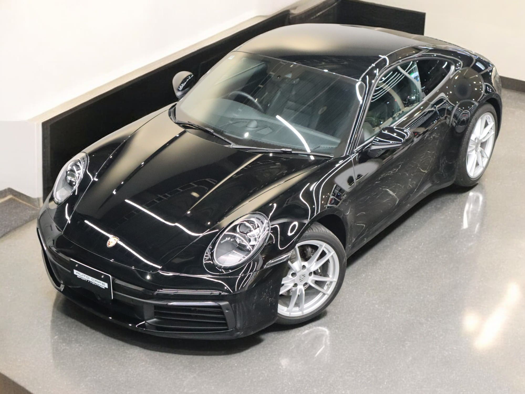 ポルシェ911カレラ（Type992）PDK<br>フロントアクスルリフトシステム<br>スポーツクロノパッケージ<br>スポーツエグゾーストシステム<br>PDLS Plus含むLEDヘッドライト