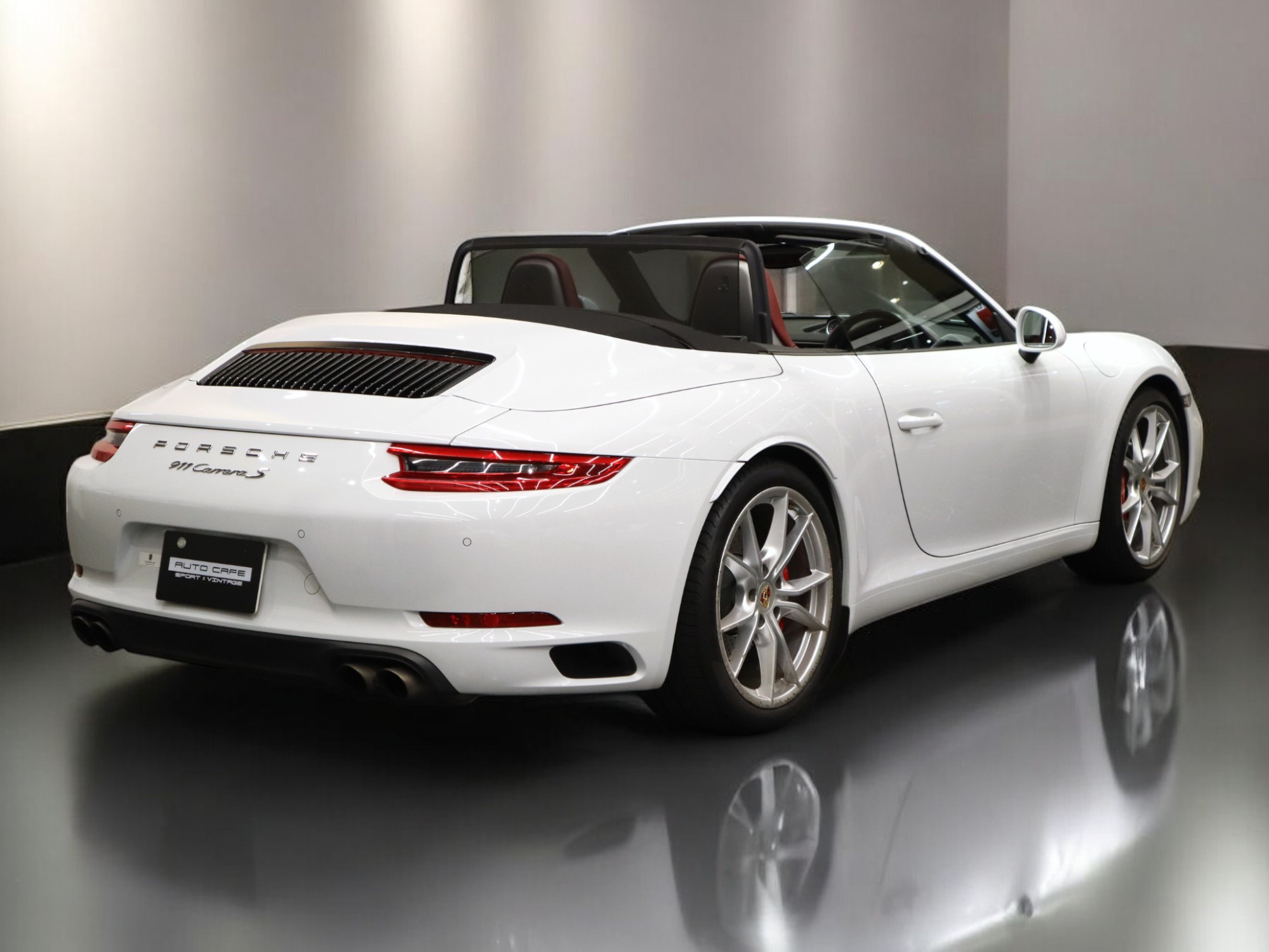 ポルシェ911カレラSカブリオレ（Type991.2）PDK<br>スポーツクロノパッケージ<br>エントリー＆ドライブシステム<br>PDLSヘッドライト<br>ツートンレザーインテリア