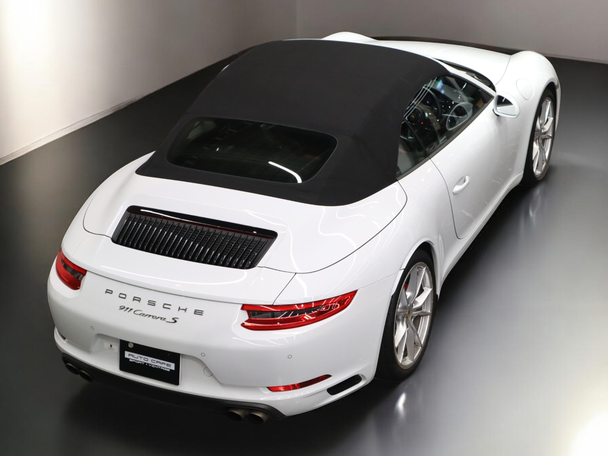 ポルシェ911カレラSカブリオレ（Type991.2）PDK<br>スポーツクロノパッケージ<br>エントリー＆ドライブシステム<br>PDLSヘッドライト<br>ツートンレザーインテリア