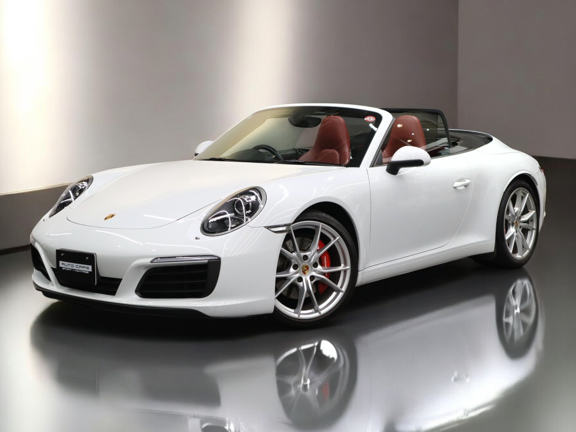 ポルシェ911カレラSカブリオレ（Type991.2）PDK<br>スポーツクロノパッケージ<br>エントリー＆ドライブシステム<br>PDLSヘッドライト<br>ツートンレザーインテリア