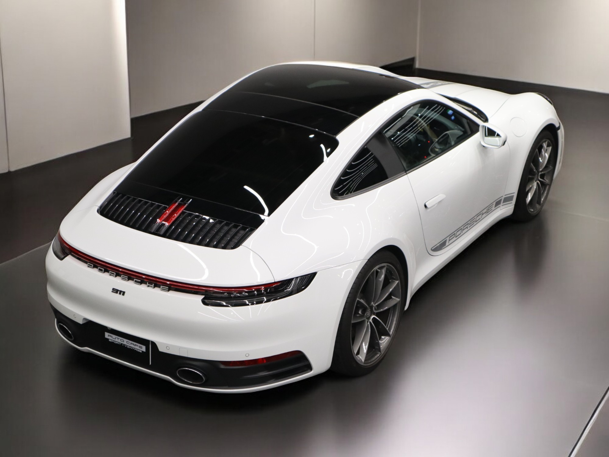 ポルシェ911カレラ（Type992）PDK<br>電動ガラスサンルーフ<br>スポーツクロノPKG<br>スポーツエグゾーストシステム<br>20/21インチカレラクラシック