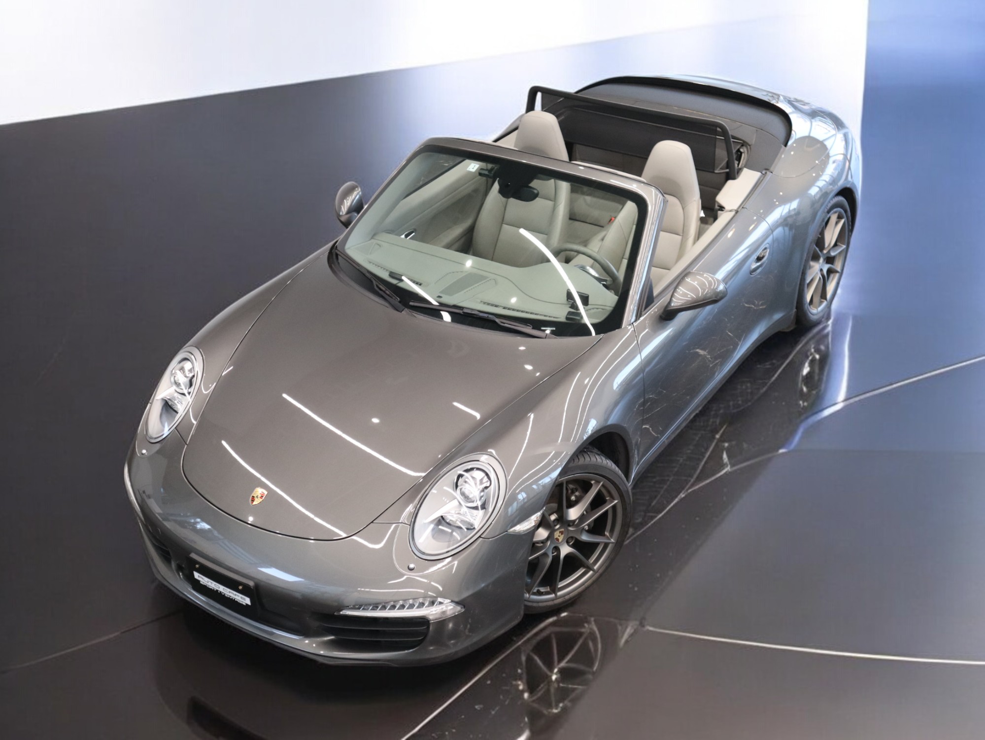 ポルシェ911カレラカブリオレ（Type991.1）PDK<br>スポーツエグゾーストシステム<br>シートベンチレーション<br>サテンプラチナ塗装ホイール<br>PASM