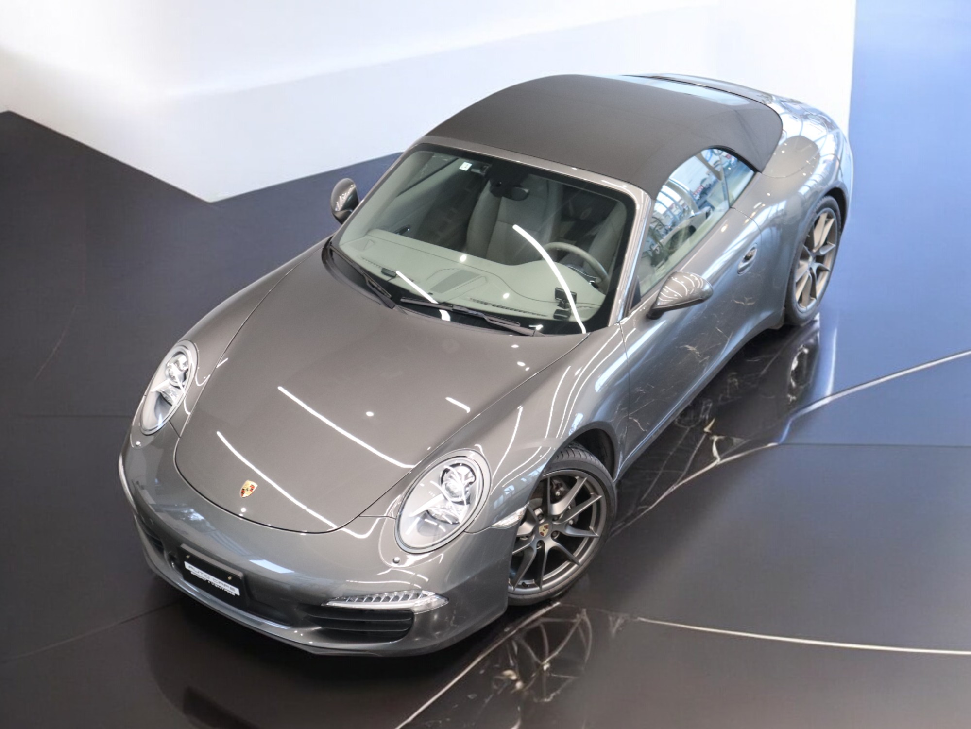 ポルシェ911カレラカブリオレ（Type991.1）PDK<br>スポーツエグゾーストシステム<br>シートベンチレーション<br>サテンプラチナ塗装ホイール<br>PASM