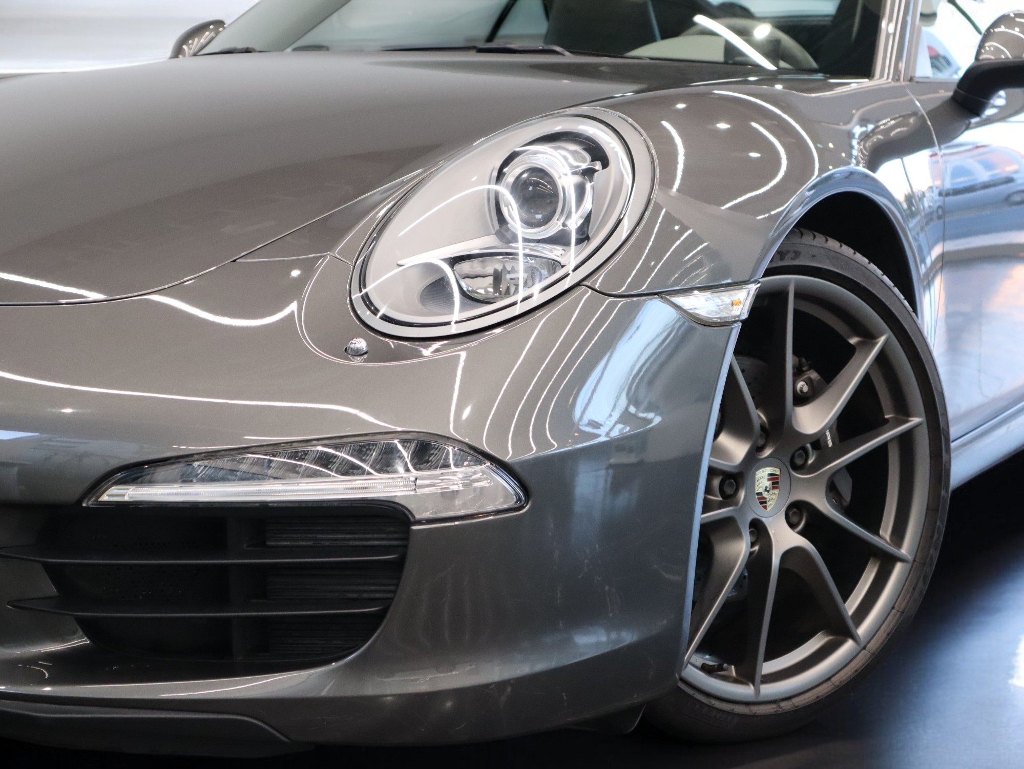 ポルシェ911カレラカブリオレ（Type991.1）PDK<br>スポーツエグゾーストシステム<br>シートベンチレーション<br>サテンプラチナ塗装ホイール<br>PASM