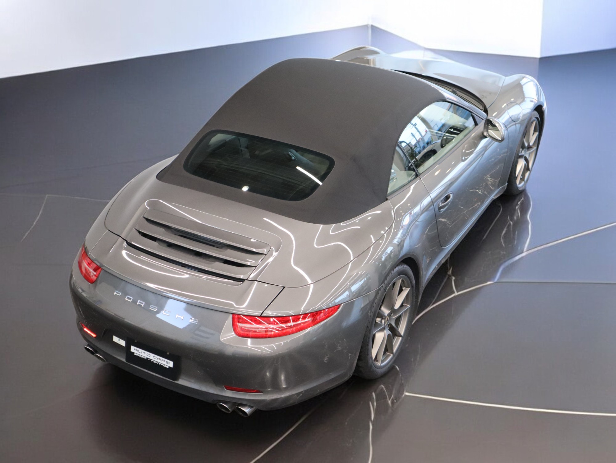 ポルシェ911カレラカブリオレ（Type991.1）PDK<br>スポーツエグゾーストシステム<br>シートベンチレーション<br>サテンプラチナ塗装ホイール<br>PASM