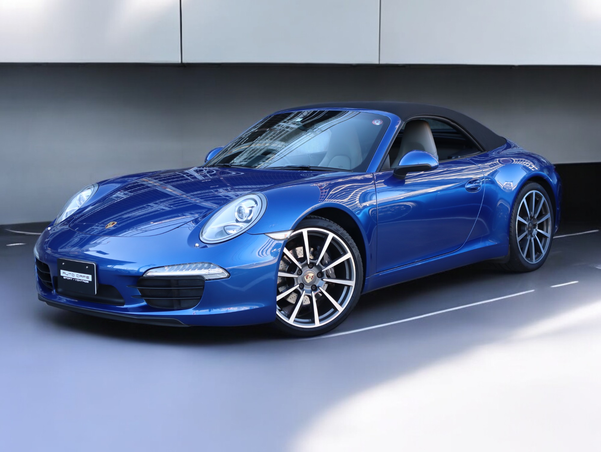 ポルシェ911カレラカブリオレ（Type991.1）PDK<br>スポーツクロノパッケージ<br>ツートンレザーインテリア<br>シートヒーター<br>カレラクラシックホイール