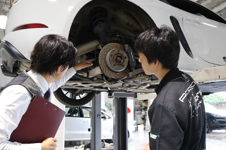 自社整備工場完備のポルシェ専門店